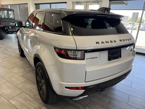 Used 2019 Land Rover Range Rover Evoque SE Premium image 8