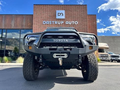 Used 2021 Toyota 4Runner TRD Off-Road Premium AWD/4WD image 2