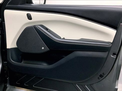 Used 2023 Ford Mustang Mach-E Premium image 18