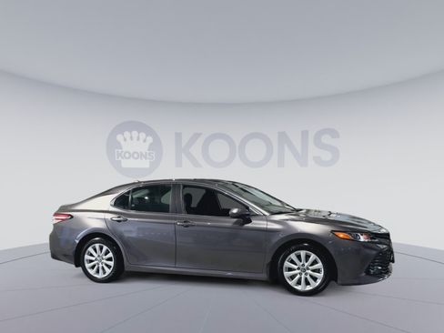 Used 2020 Toyota Camry LE FWD image 4