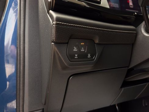 Used 2025 Volkswagen Atlas Cross Sport SE image 20