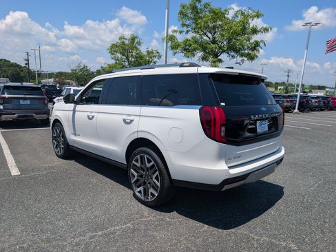 New 2026 Ford Expedition Platinum w/ Platinum Ultimate Package AWD/4WD image 3