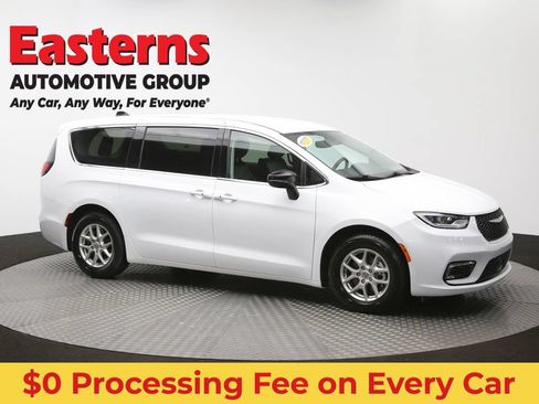 Used 2024 Chrysler Pacifica Touring-L FWD image 49