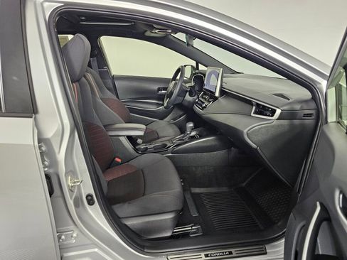 Used 2025 Toyota Corolla SE w/ SE Premium Package image 38