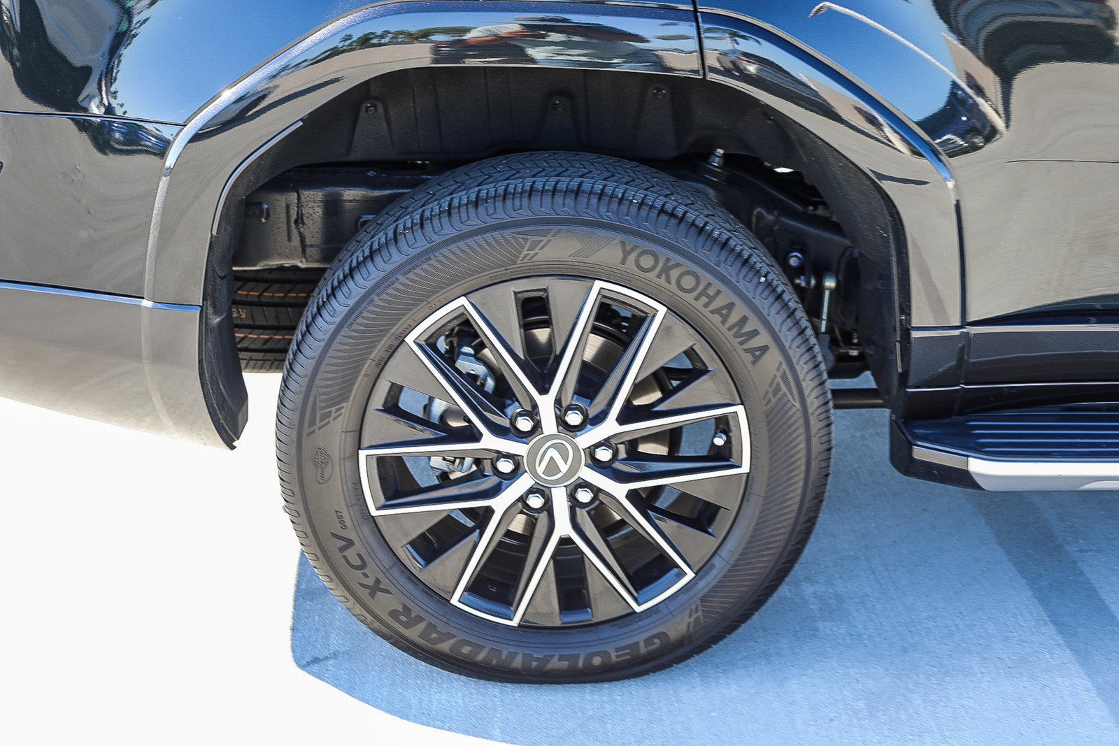 Certified 2025 Lexus GX 550 w/ Cold Area Package AWD/4WD image 11