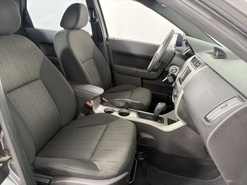 Used 2010 Ford Focus SE image 27