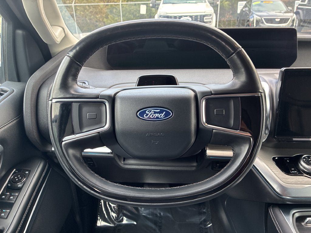 Used 2025 Ford Expedition Max Platinum AWD/4WD image 18