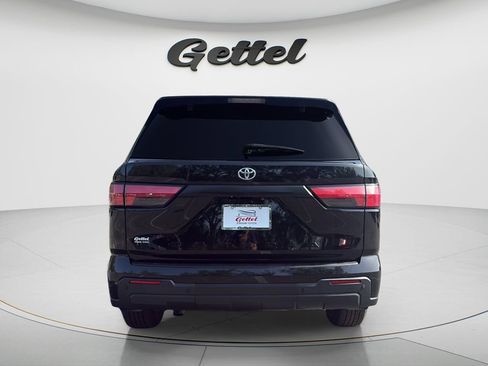 Used 2023 Toyota Sequoia SR5 w/ SR5 Premium Package AWD/4WD image 5