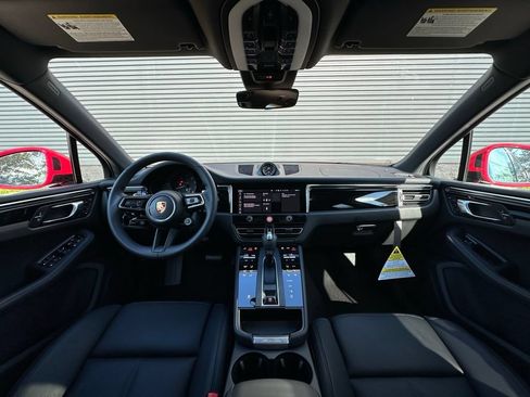 Certified 2026 Porsche Macan AWD/4WD image 6