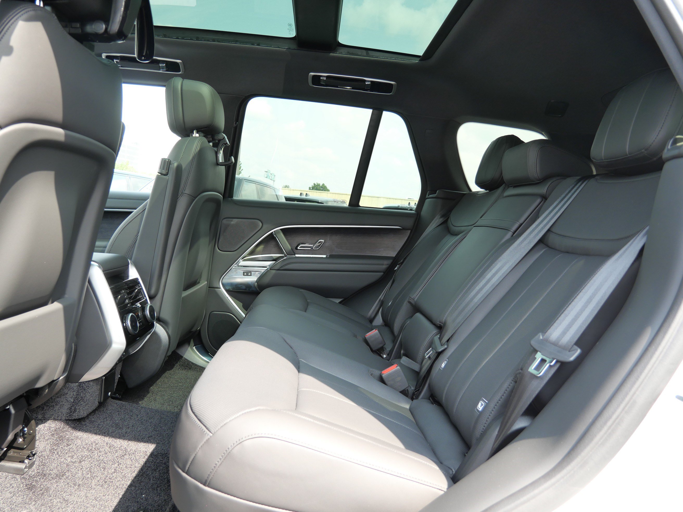 New 2026 Land Rover Range Rover SE AWD/4WD image 5
