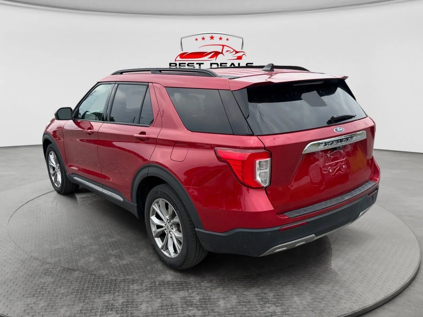 Used 2023 Ford Explorer XLT w/ Equipment Group 202A RWD image 9
