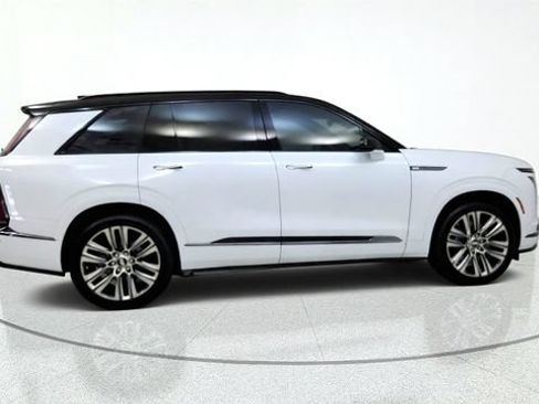 Used 2026 Cadillac Vistiq Platinum w/ LPO, Floor Liner Package AWD/4WD image 10