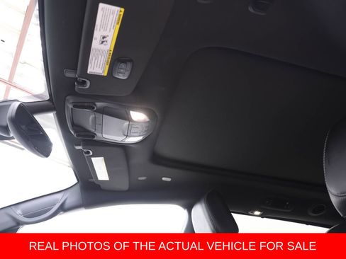 Used 2025 Chrysler Pacifica Limited FWD image 16