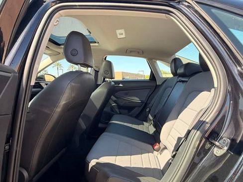 Used 2025 Volkswagen Jetta SE FWD image 17