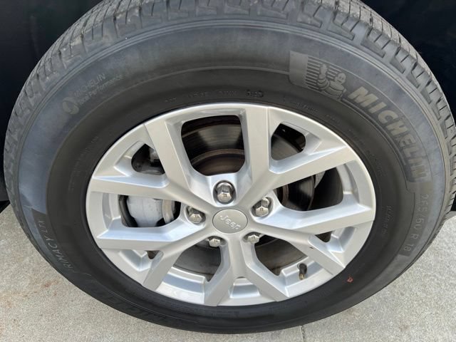 Used 2023 Jeep Grand Cherokee Limited AWD/4WD image 8