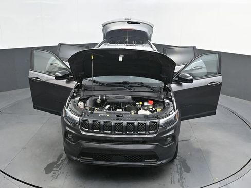 Used 2023 Jeep Compass Latitude AWD/4WD image 45