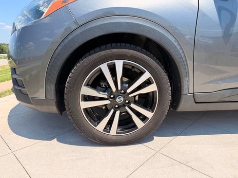 Used 2019 Nissan Kicks SV FWD image 15