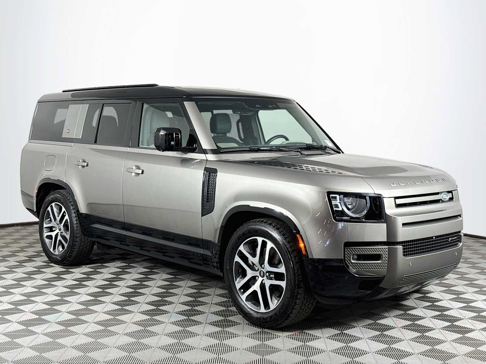 Used 2023 Land Rover Defender 130 X-Dynamic SE AWD/4WD image 3