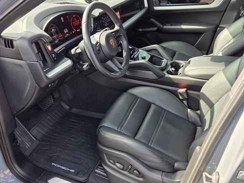 Used 2024 Porsche Cayenne Coupe AWD/4WD image 9