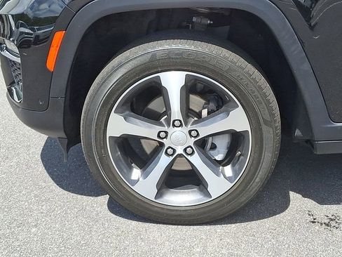 Used 2023 Jeep Grand Cherokee Limited w/ Luxury Tech Group II AWD/4WD image 8