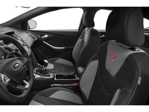 Used 2018 Ford Focus ST w/ Equipment Group 401A FWD image 9