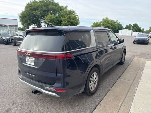 Used 2023 Kia Carnival LX FWD image 3