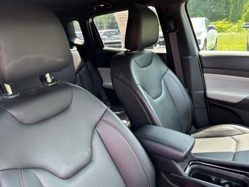 Used 2024 Jeep Compass Limited image 32