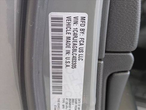 Used 2020 Jeep Grand Cherokee Altitude RWD image 24