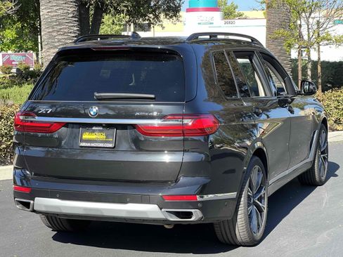 Used 2022 BMW X7 xDrive40i w/ Premium Package image 2