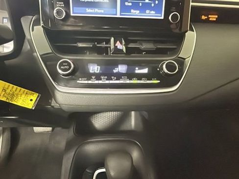 Used 2020 Toyota Corolla LE FWD image 21