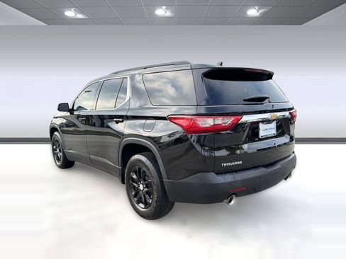 Certified 2021 Chevrolet Traverse LT image 3