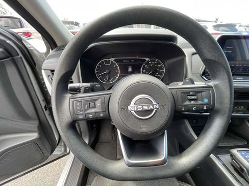 Used 2024 Nissan Rogue SV AWD/4WD image 11