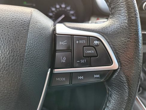 Used 2023 Toyota Sienna XLE FWD image 21