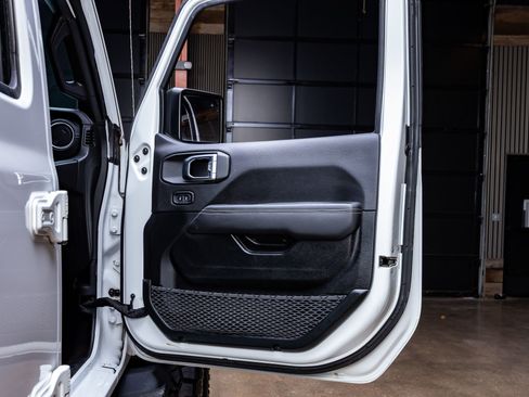 Used 2021 Jeep Gladiator Overland w/ Popular Equipment Package image 37