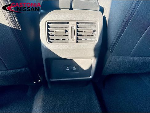 Used 2024 Nissan Rogue SV AWD/4WD image 31