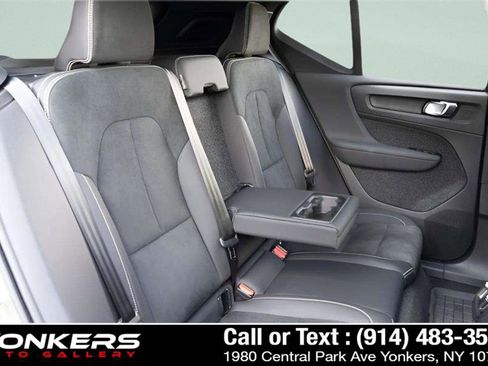 Used 2023 Volvo XC40 B5 Ultimate w/ Protection Package Premier image 47