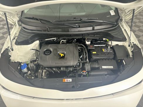 Used 2025 Kia Soul LX w/ LX Technology Package FWD image 32