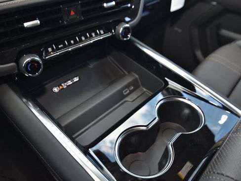 New 2026 Chevrolet Suburban High Country image 19