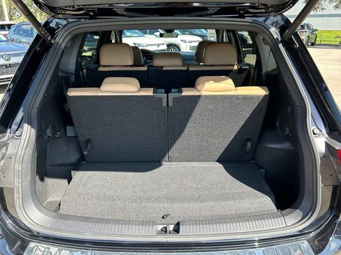 Certified 2024 Volkswagen Tiguan SE FWD image 45