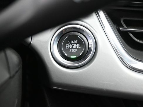 Used 2025 Chevrolet Trax LT FWD image 42