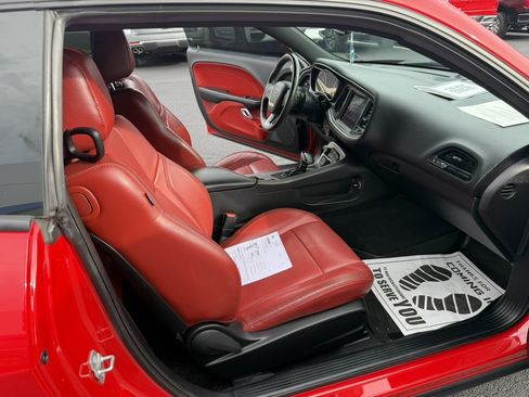 Used 2019 Dodge Challenger SXT w/ Plus Package AWD/4WD image 33