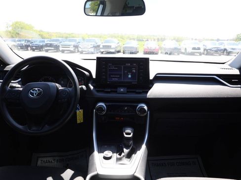 Used 2021 Toyota RAV4 LE AWD/4WD image 14