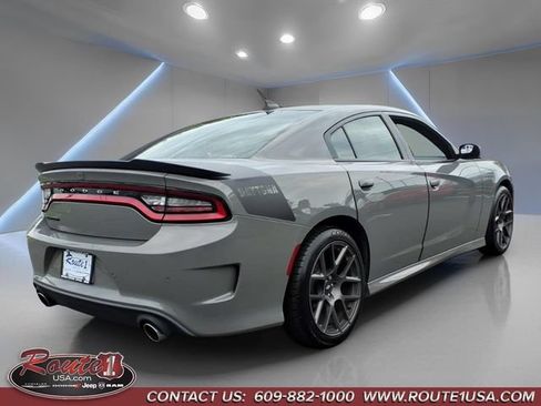 Used 2017 Dodge Charger R/T RWD image 3