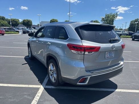 Used 2017 Toyota Highlander Limited AWD/4WD image 7