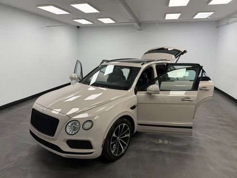 Used 2019 Bentley Bentayga AWD/4WD image 23