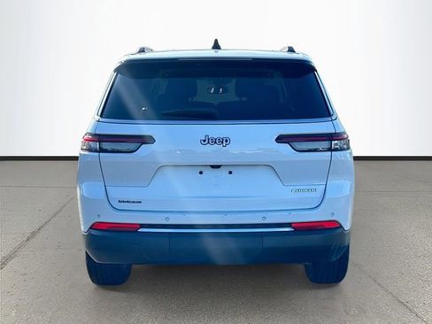 Used 2023 Jeep Grand Cherokee L Laredo RWD image 26