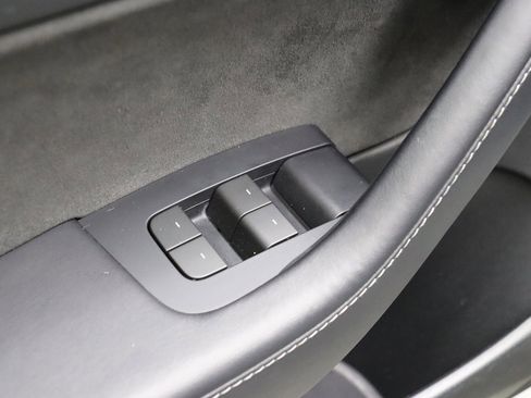 Used 2023 Tesla Model 3 Standard Range image 31