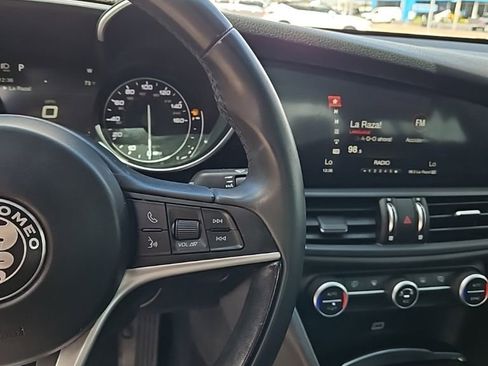 Used 2018 Alfa Romeo Giulia image 14