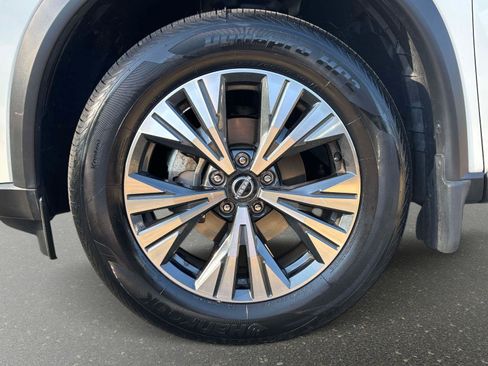 Used 2023 Nissan Rogue SV image 9