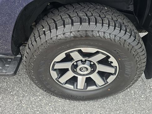 Used 2017 Toyota 4Runner SR5 image 7